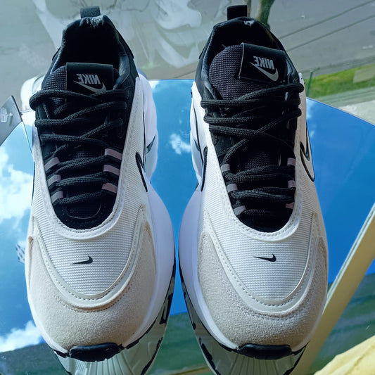 Tenis Nike Air Max para Hombre – Blanco, Negro y Punta en Cuero Gris
